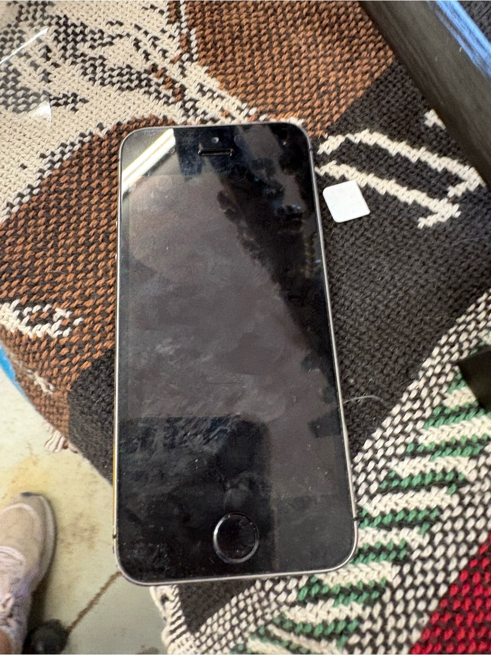 Apple iPhone SE Black with Silver Trim